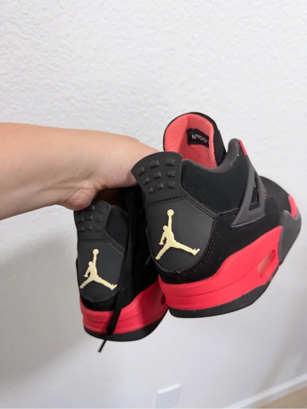 Jordan retro 4 red thunder